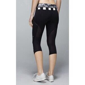 Lululemon Leggings Small 6 Marathon Crop II Flowabunga Angel Wing Stripe Pockets
